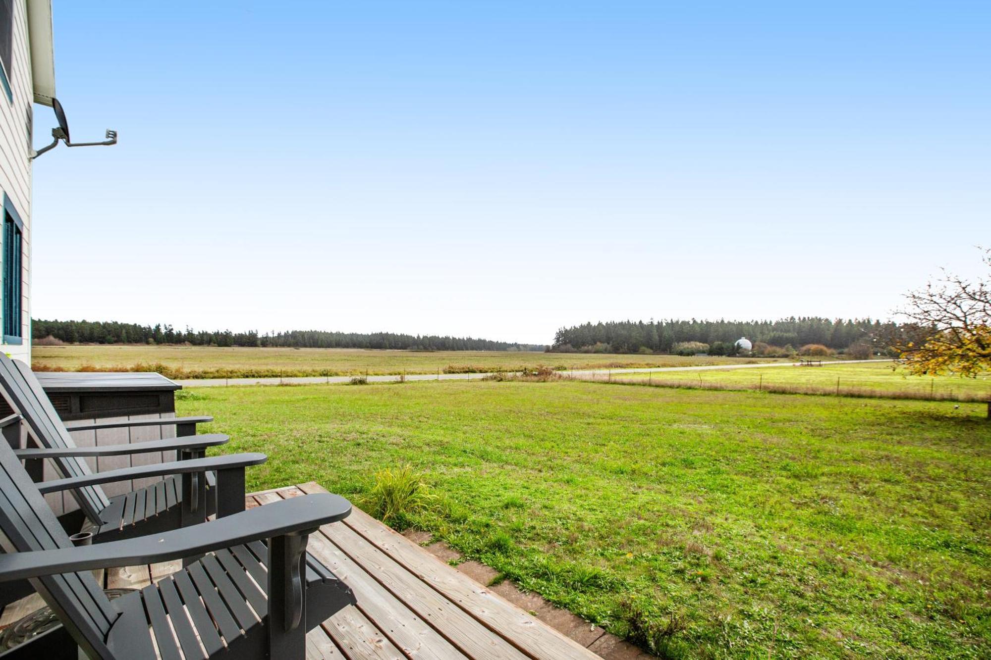 Historic Officer'S Farmhouse At Olf Coupeville Exterior photo