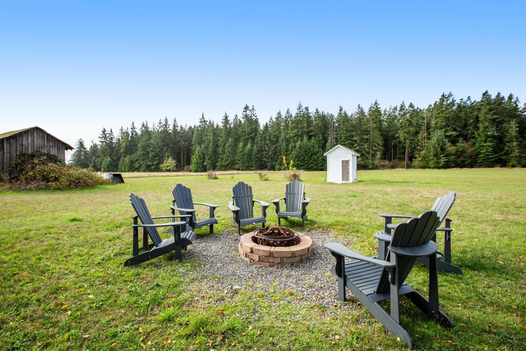 Historic Officer'S Farmhouse At Olf Coupeville Exterior photo