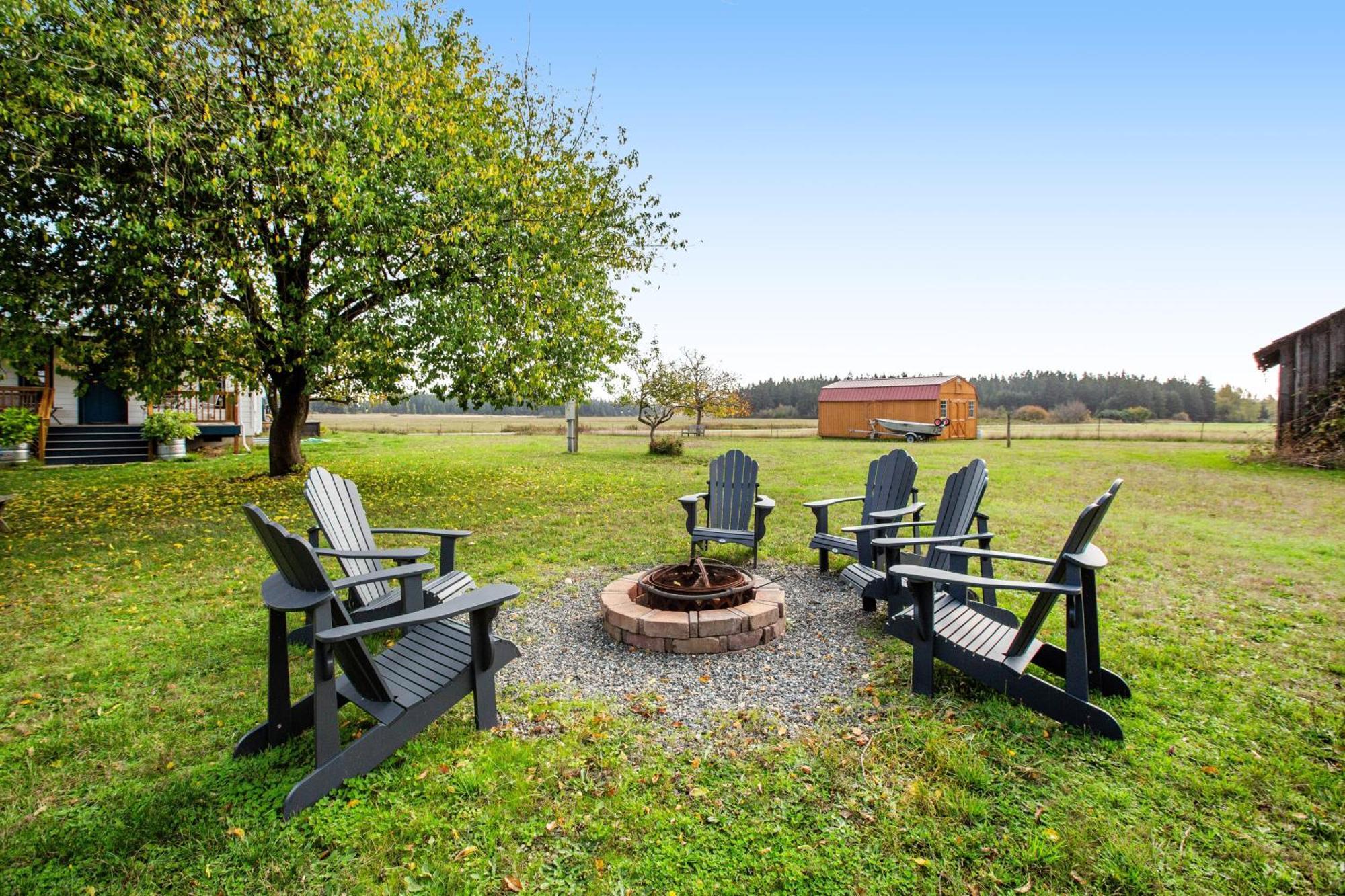 Historic Officer'S Farmhouse At Olf Coupeville Exterior photo